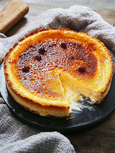 Crème-Brûlée-Käsekuchen: Zuckerschicht, Flambierbrenner, Serviervorschlag