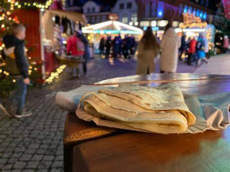 Crêpe mit Zimt und Zucker auf dem Weihnachtsmarkt