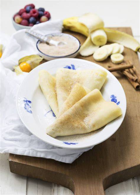 Crêpes mit Zimt und Zucker, Nutella und Früchten