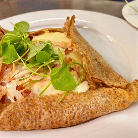 Crêpes und Galettes auf einem Marktstand