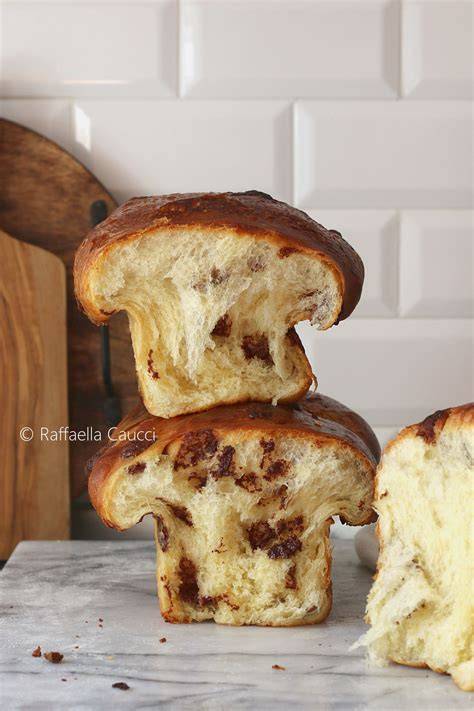 Cramique und Lievito Madre Schoko Brioche nebeneinander angerichtet