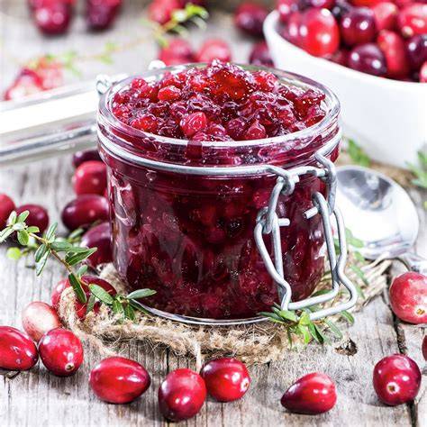 Cranberry-Himbeersoße im Topf