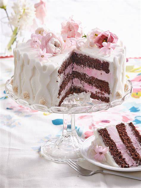 Cranberry-Vanille-Torte angeschnitten