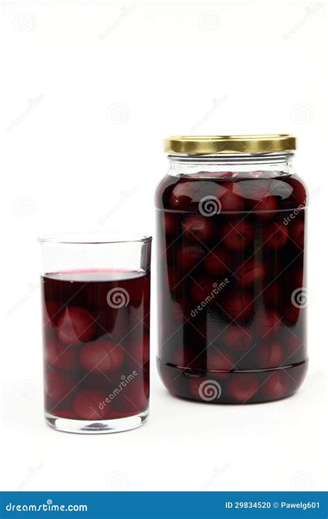 Cranberrys frisch und Kompott im Glas