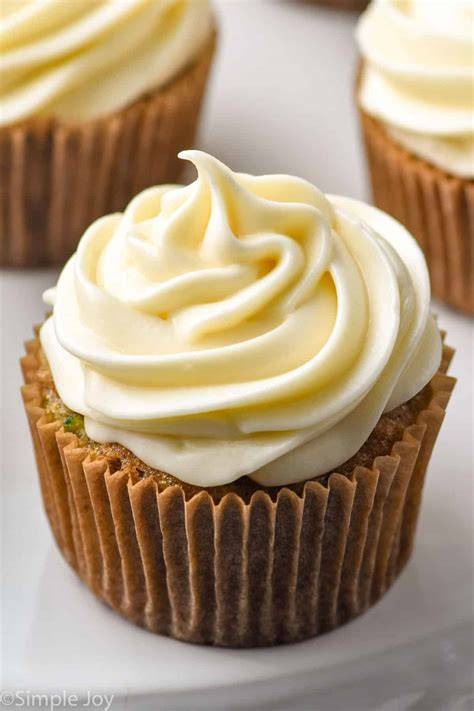 Cream Cheese Frosting auf Cupcakes