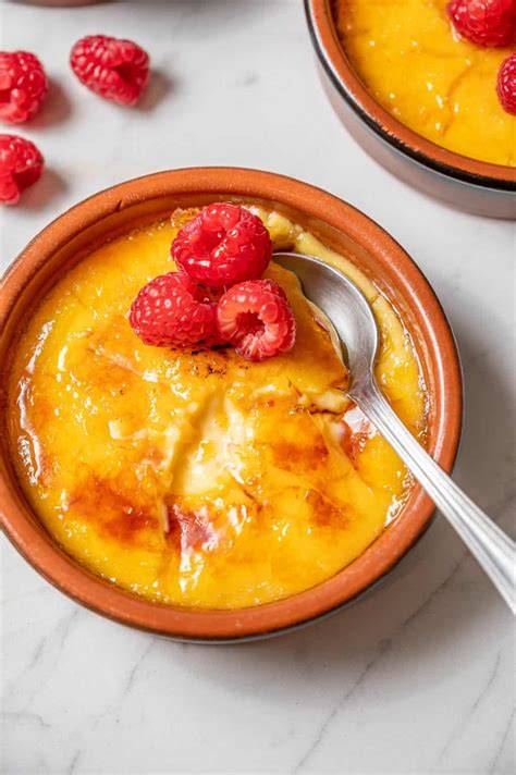 Crema Catalana mit knuspriger Karamellschicht