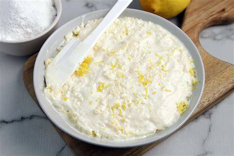 Creme Vorbereitung mit Frischkäse und Sahne