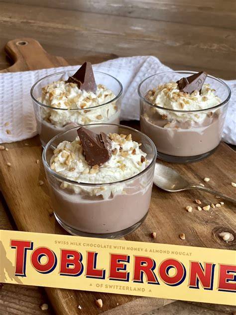 Creme mit Toblerone® und Kaki-Aprikosen-Kompott