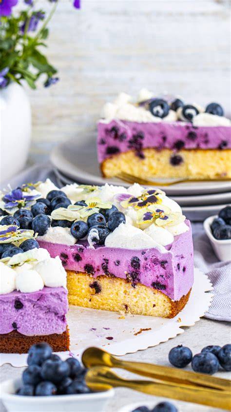 Cremige Käsesahnetorte im Anschnitt, Nahaufnahme