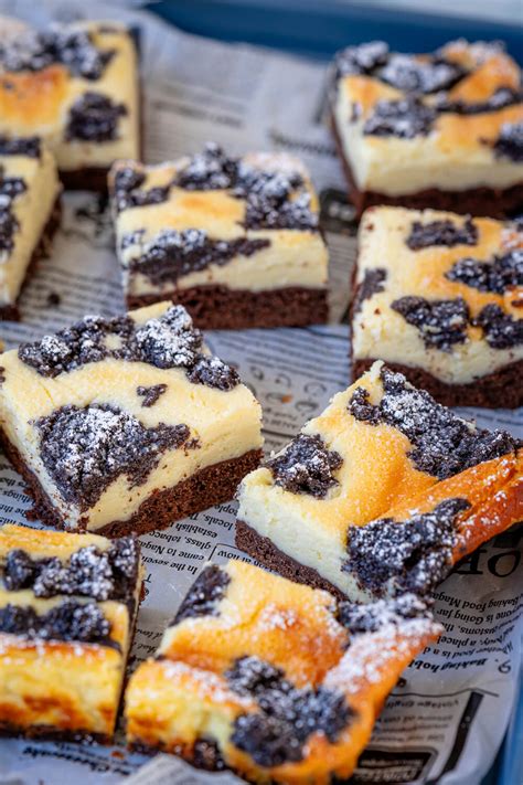 Cremiger Mohn-Käsekuchen im angeschnittenen Anschnitt
