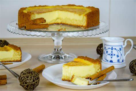 Cremiger Schmandkuchen mit Zimt-Zucker-Belag