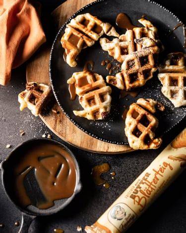 Croffles mit Apfel und Karamellsauce - Blätterteig-Genuss aus dem Waffeleisen
