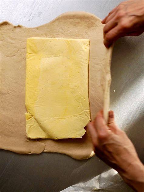 Croissant Fertigung: Butterplatte vorbereiten