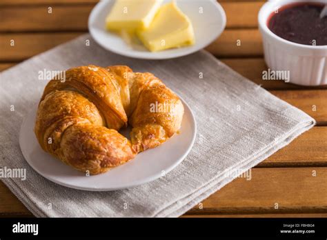 Croissant in Scheiben, französisches Frühstück