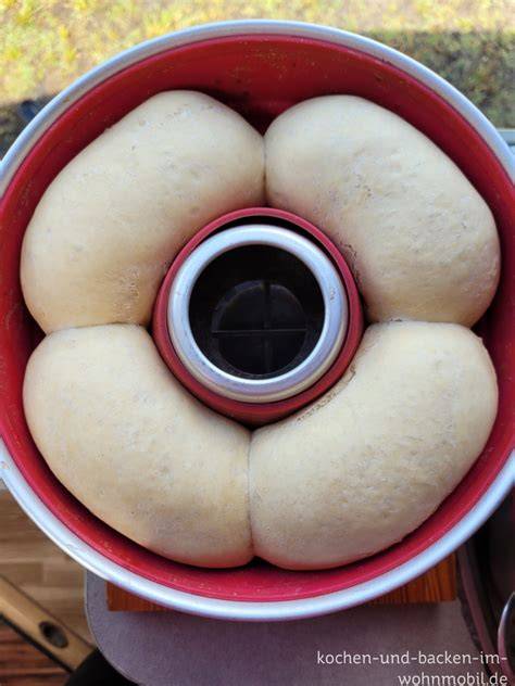Croissants und Brötchen im Omnia auf dem Campingkocher
