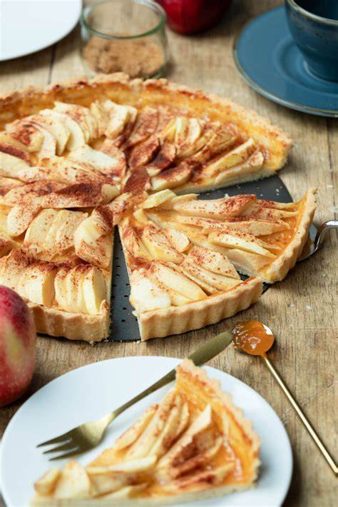 Crostata di Mele mit Aprikosenmarmelade und Pistazien