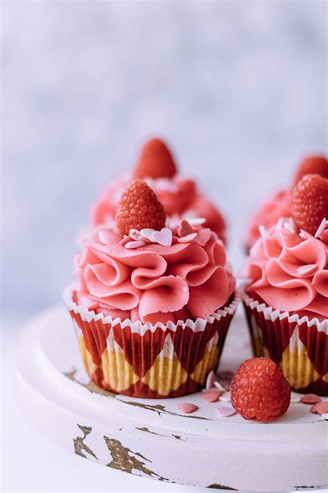 Cupcake mit Buttercreme-Frosting und Fondant-Topper