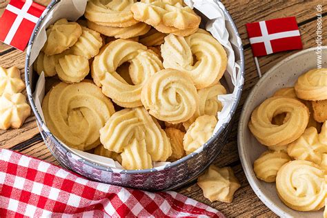 Dänische Butterkekse mit feiner Zuckerkruste und Form
