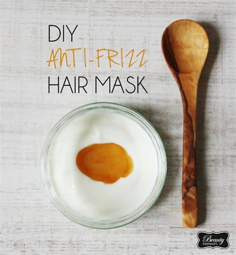 DIY Honig-Haarmaske auf Haaren aufgetragen
