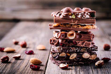 DIY Nuss-Schokolade aufgebrochen und verpackt