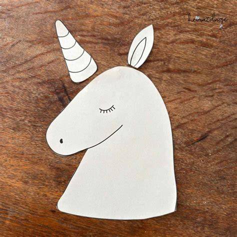 DIY Schablone für Einhorn-Torte - Schritt-für-Schritt zeichnen und ausschneiden