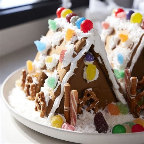 Dachplatten mit Zuckerguss und Süßigkeiten verzieren