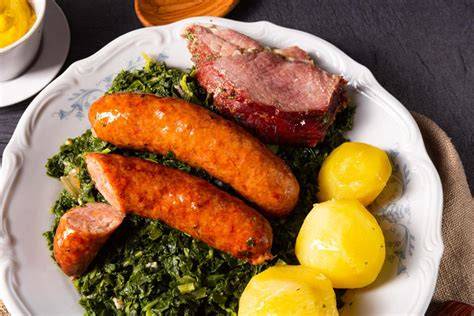Dammwildrückenfilet mit Orangen-Rosmarin-Marinade auf Grünkohl