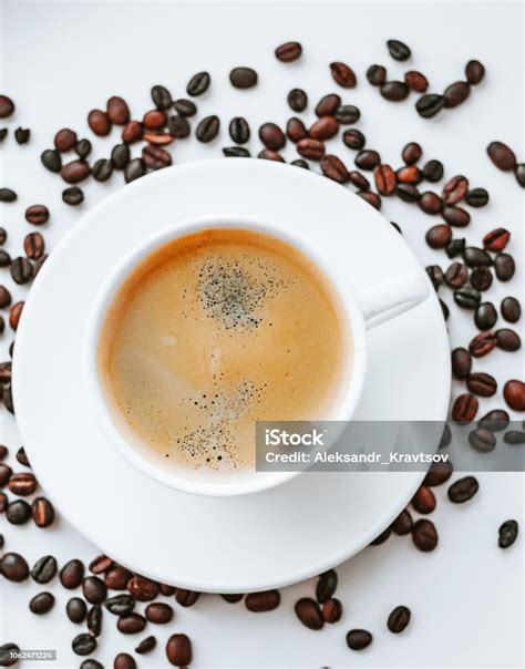 Darstellung: Tasse Cappuccino, Bohnen, Hinweise auf Koffeinfreiheit und Zuckerfreiheit