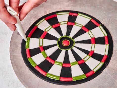 Dart-Torte mit essbarem Dartscheiben-Aufleger