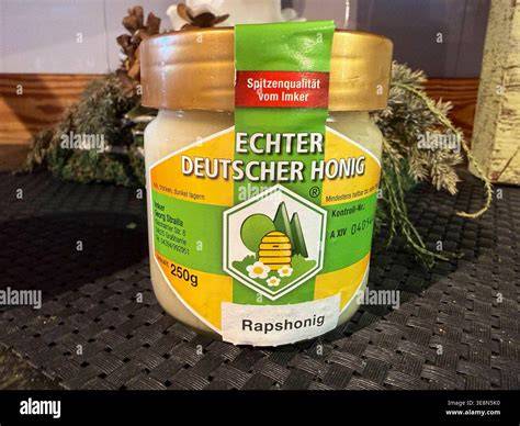 Das Einheitsglas des Deutschen Imkerbundes mit geprägtem Adler und Bienenkorb-Siegel