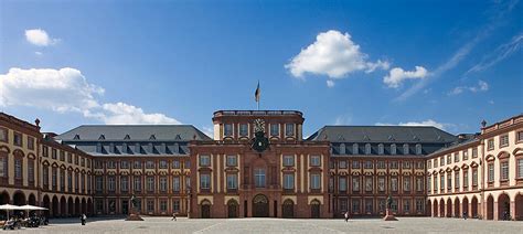 Das Mannheimer Schloss und der Ehrenhof (Pflastersteine als Inspiration)