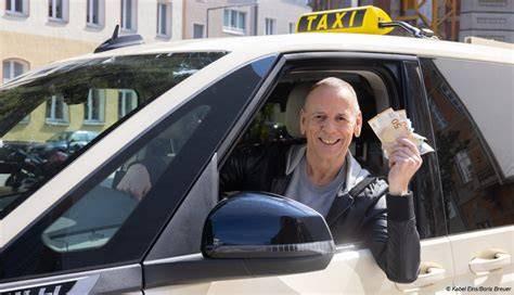 Das Moormerlander Schoko Taxi im Einsatz auf dem Hof