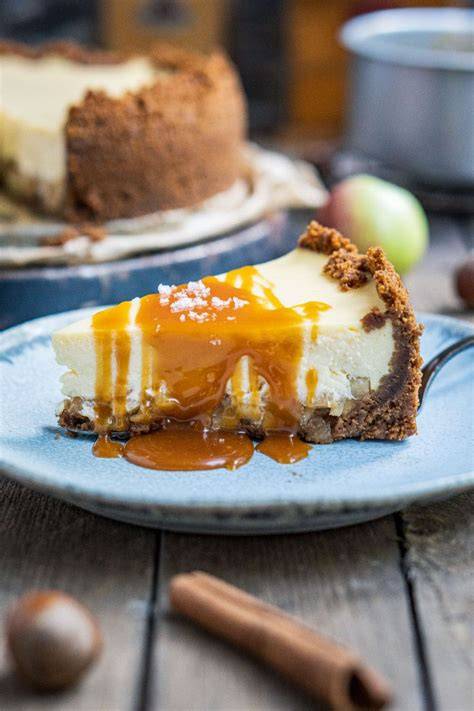 Dattel-Salzkaramell auf Cheesecake