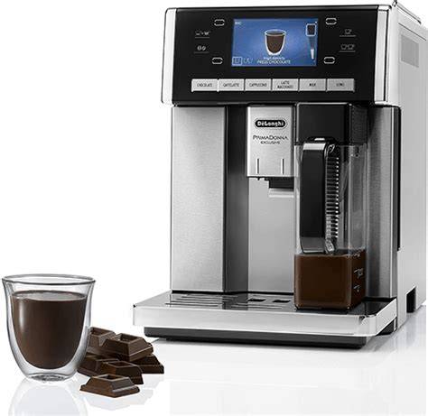 DeLonghi PrimaDonna mit integriertem Milchbehälter und Quirl für Kakao