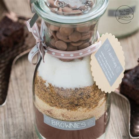Deko-Ideen: Lebkuchen-Backmischung mit Stoffhaube, Etikett und Band
