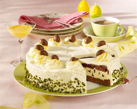 Dekoration Eierlikör Schnitten mit Fondant-Figuren zu Ostern