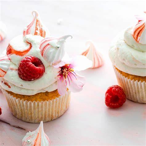 Dekorationsbeispiele für Mini-Kuchen und Cupcakes