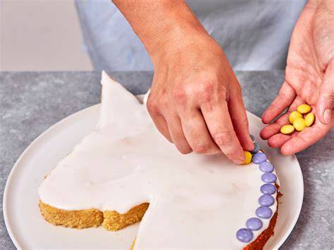 Dekorationsideen für Sterntaler: Zuckerguss, Zuckerperlen und Schokolinsen