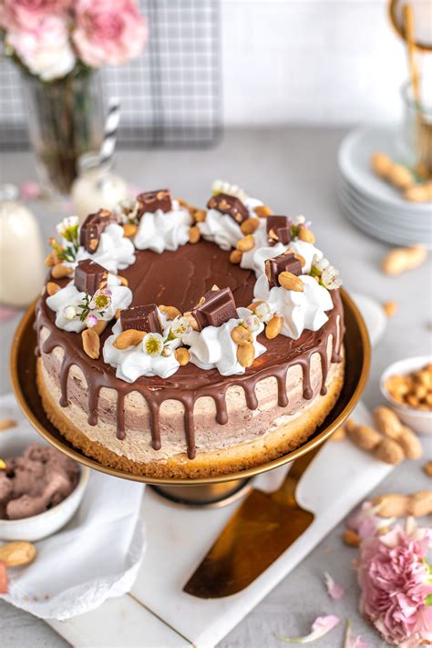Dekorationstipps für vegane Erdnuss-Schoko-Torte