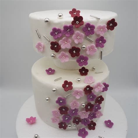 Dekorideen: Fondantpfoten, Zuckerblüten, Kuvertüre-Ohren