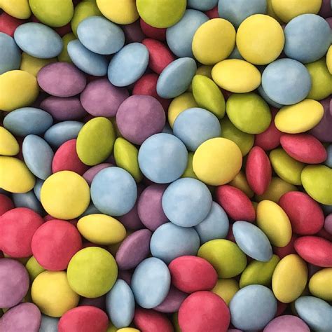 Dekorideen: Schokolinsen, Streudekor, Zuckersterne auf dem Lebkuchendach