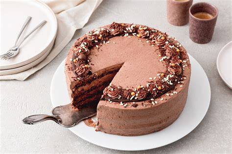 Dekorieren: Schokoladenkuchen mit Herzchen oder Drip Cake Effekten