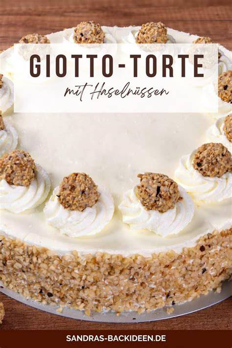 Dekorieren mit Sahnetuffs, Haselnüssen und Marzipanrosen