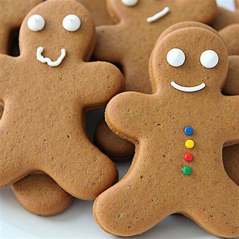 Dekorierte Lebkuchenmännchen, verschiedene Designs und Glasuren