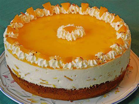Dekorierte Pfirsich Mascarpone Creme Torte