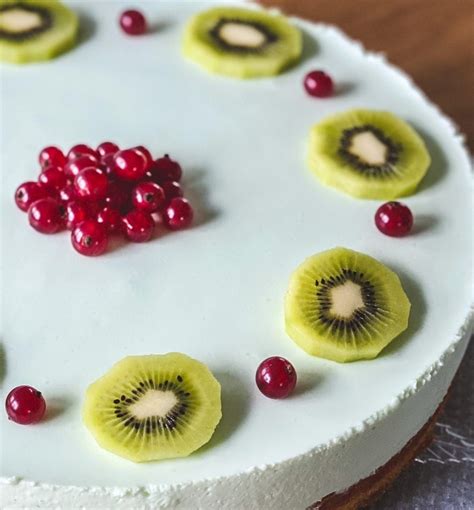 Dekorierte Philadelphia Torte mit Früchten