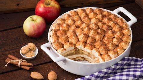 Dekoriertes Bratapfel Tiramisu mit Mandelkrokant und Zimt