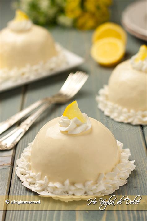 Delizie al Limone in Halbkugelform dekoriert