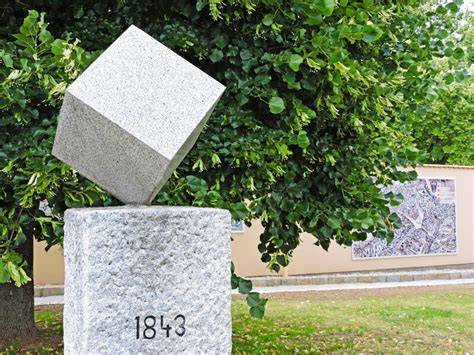 Denkmal des ersten Würfelzuckers in Dačice und frühe Würfelzucker-Presse