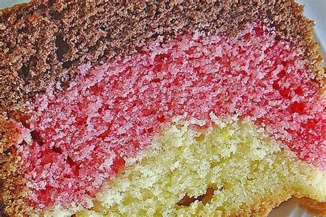 Der dreischichtige Honecker-Kuchen mit Schwarz-Rot-Gold